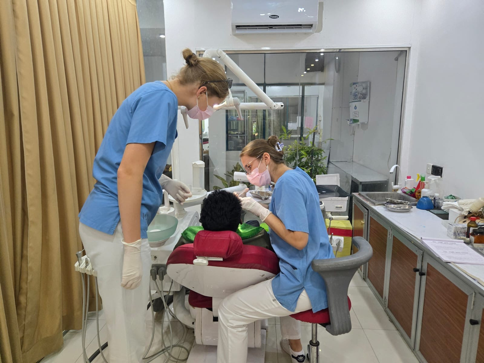 Gemeinsam für praktische Zahnmedizin: Famulatur in Sri Lanka